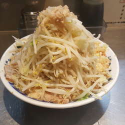 ラーメン　野菜、脂、ニンニク全増し