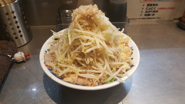 「ラーメン　野菜、脂、ニンニク全増し」@らーめん大 蕨店の写真