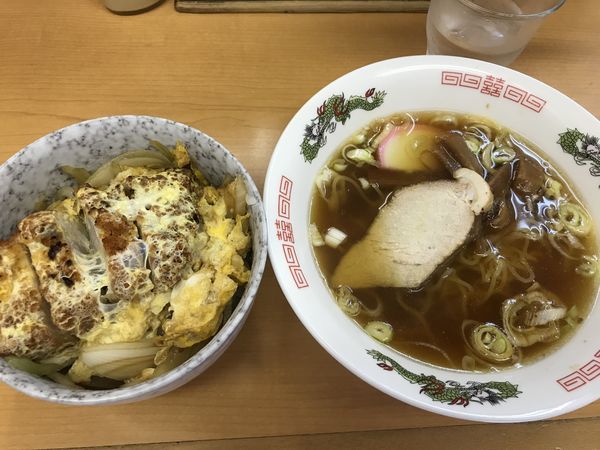 「半カツ丼 半ラーメンセット 1,000円」@中華そば ひさごの写真