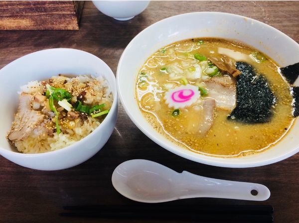 「味噌ラーメン＆チャーシュー丼」@らーめん茂一の写真