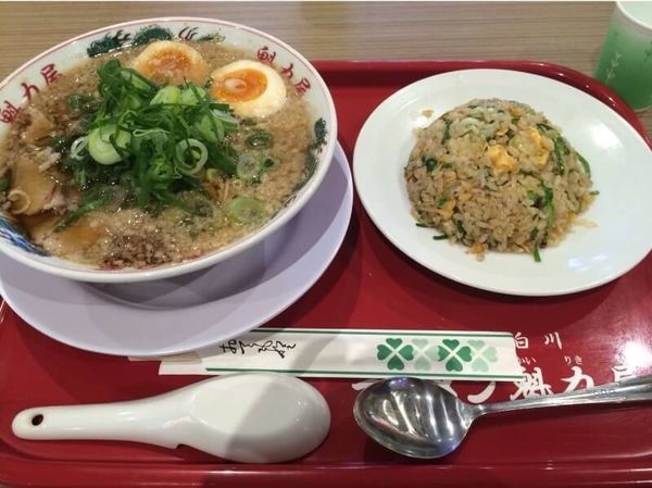 「背脂ラーメン＆チャーハン」@ラーメン魁力屋 イオンモール常滑店の写真