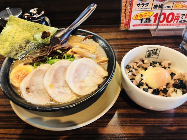 「濃厚醤油とんこつラーメン＆温玉チャーシュー丼」@藤一番 千種店の写真