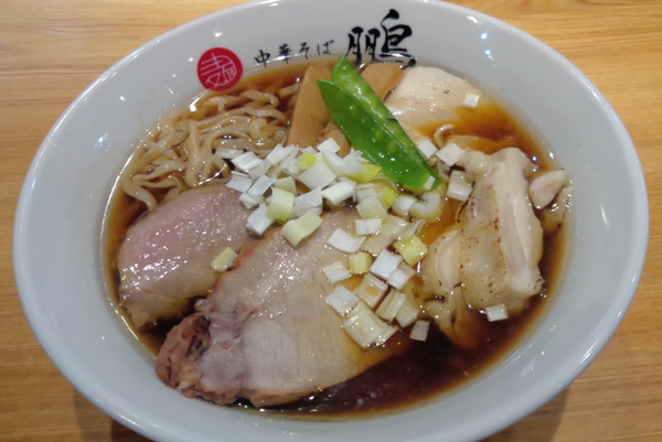 「本枯醤油そば ￥750・蒸し鶏 ￥200」@中華そば 鵬の写真