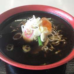 漆黒しょうゆらーめん 730円