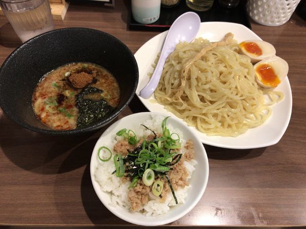 「味玉超濃厚鰹鶏辛つけそば(950円)+鶏そぼろ丼(100円)」@麺屋 甲武信の写真