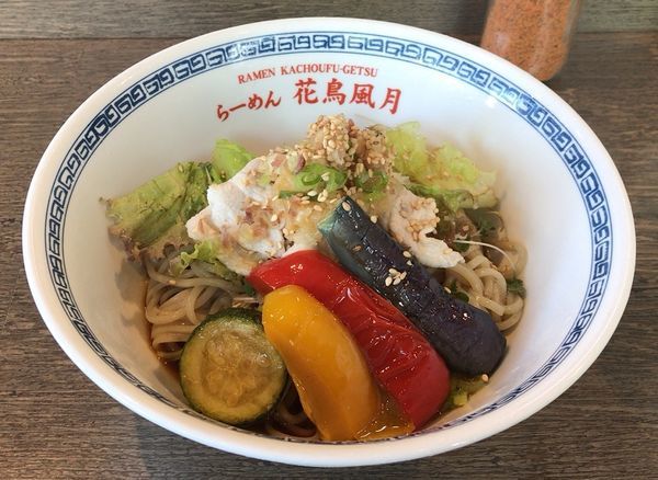 「夏野菜の豚しゃぶ冷やし麺(夏季限定)850円」@らーめん楓の写真