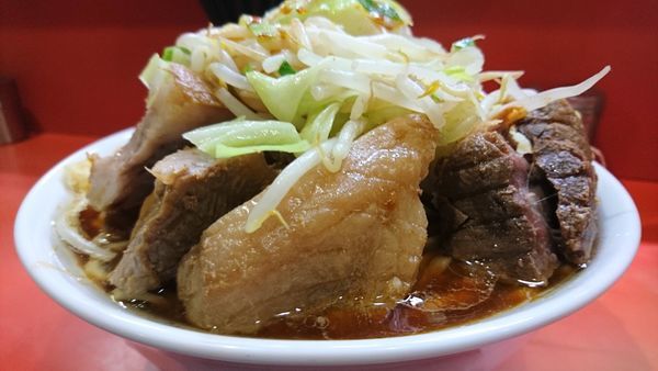 「豚いり」@ラーメン二郎 仙川店の写真