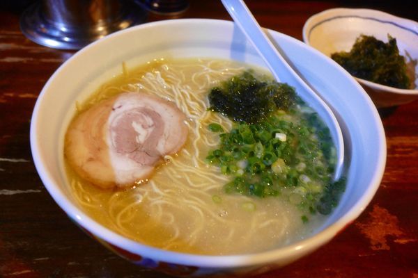 「まる玉らーめん¥700/別のせ あおさ¥300」@らーめん まる玉 両国店の写真