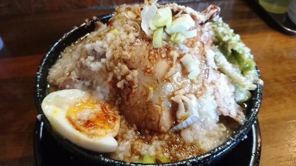 「肉まし我流らーめん+特盛り」@麺 池谷精肉店の写真