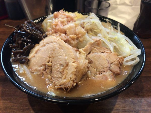 「ラーメン大 茹で前300g 780円」@ガチ盛りラーメン アオイローの写真