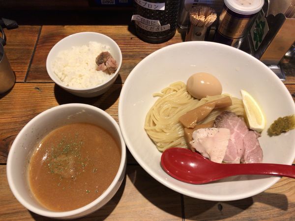 「鶏白湯味玉つけ麺(890円)+ライス(100円)」@麺屋 翔 西新宿本店の写真