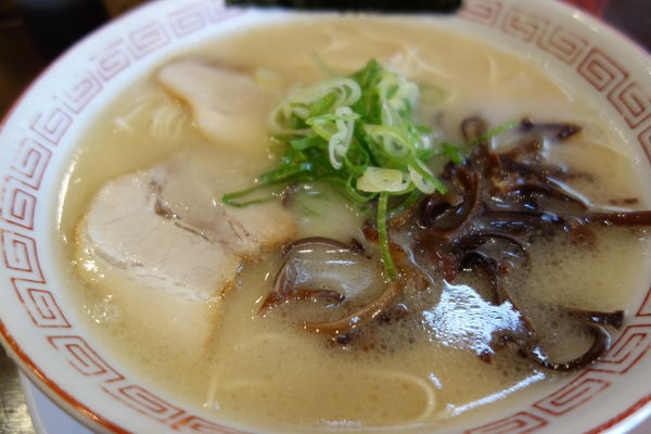 「ラーメン680円　替玉１玉無料」@博多長浜ラーメン フクフクの写真