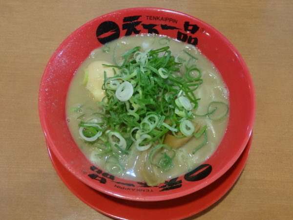 「煮タマゴラーメン」@天下一品 くずは店の写真