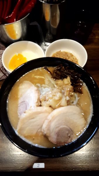 「ラーメン(小)、豚一枚、生卵」@ガチ盛りラーメン アオイローの写真