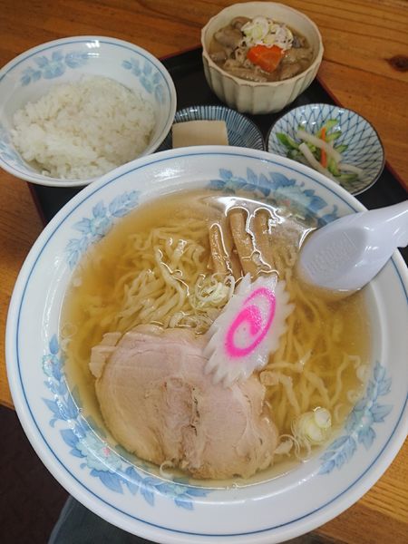 「Cランチ (ラーメン もつ煮 ライス 漬物 冷奴 800円」@手打ラーメン 竹ノ屋の写真