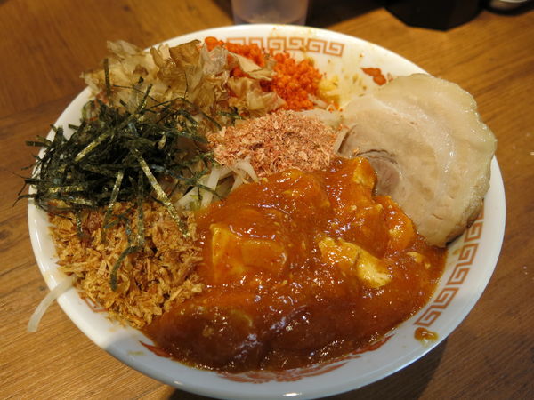 「まぜそばフュージョン（ヤサイ少なめ・ニンニク）：850円」@火の豚 人形町駅前店の写真