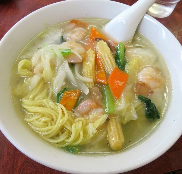 「蝦仁湯麺（750円）」@牡丹飯店の写真