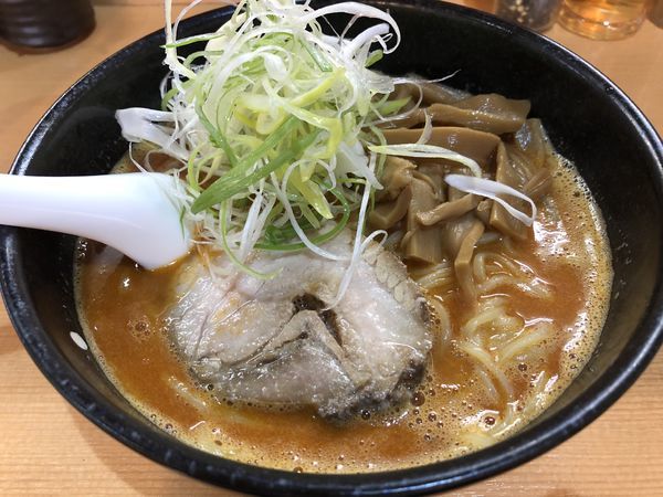 「旨辛こってりらーめん￥９００　+　麺大盛り￥１００」@麺家うえのの写真