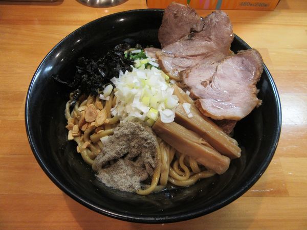 「活龍まぜそば大盛（８５０円）＋チャーシュー２００円」@つけめん・らーめん活龍 荒川沖店の写真