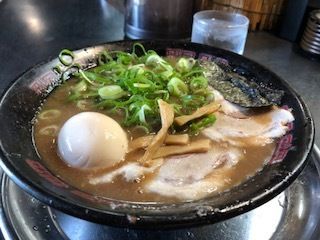 「とんこつラーメン+味たまご　＠８８０円」@無鉄砲 東京中野店の写真