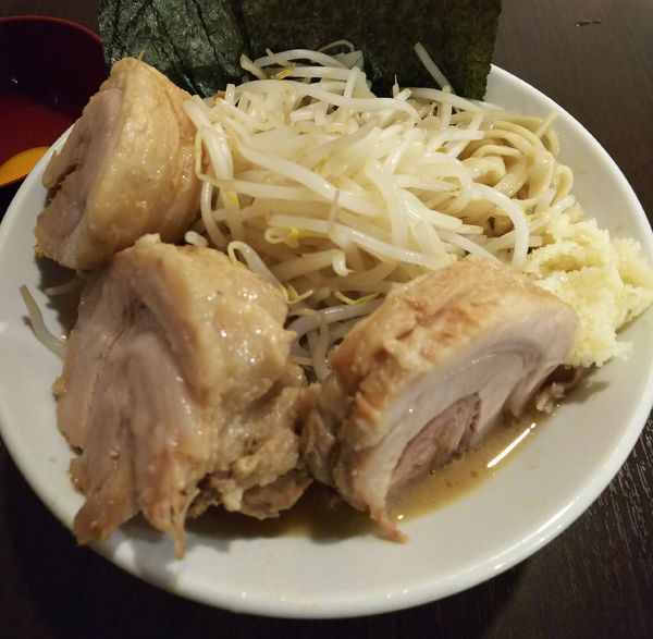 「ミニ豚+豚券２枚+海苔+生卵」@ちばから 渋谷道玄坂店の写真