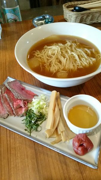 「冷やし煮干ｗｉｔｈ南高梅   ７５０円」@麺＆cafe Coi.Coi.の写真