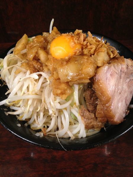 「汁なし 小 800円」@ラーメン二郎 めじろ台店の写真