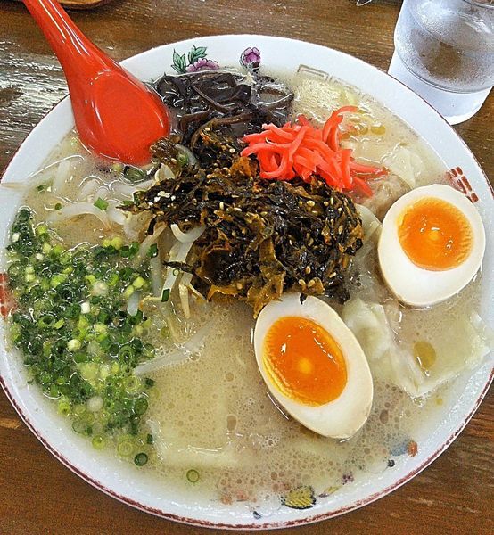 「ワンタンメン750円＋味玉110円＋高菜110円」@九州ラーメン 友理 本店の写真