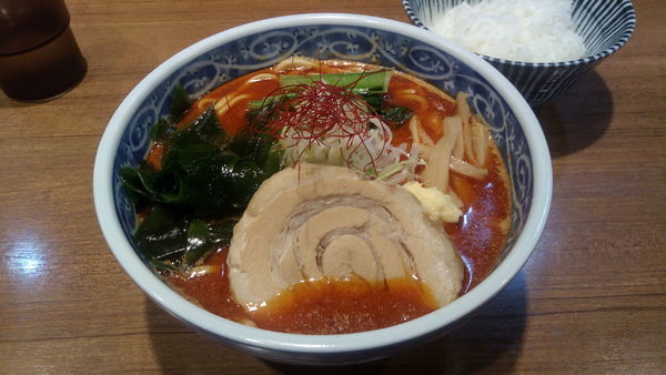 「鮪だし汁で作った夏の辛味噌ラーメン（限定）」@寿製麺よしかわ 川越店の写真