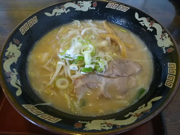 「とんこつら～めん　：細麺　（麺の大盛り）」@ちゃあしゅう屋 飯田店の写真