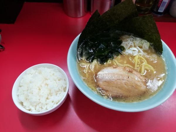 「30/7/21醤油ラーメン太麺ミニライス付き750円」@とんこつラーメン松平 六浦店の写真