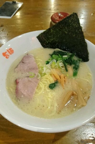 「塩とんこつらーめん」@本場中華麺店 旨麺の写真