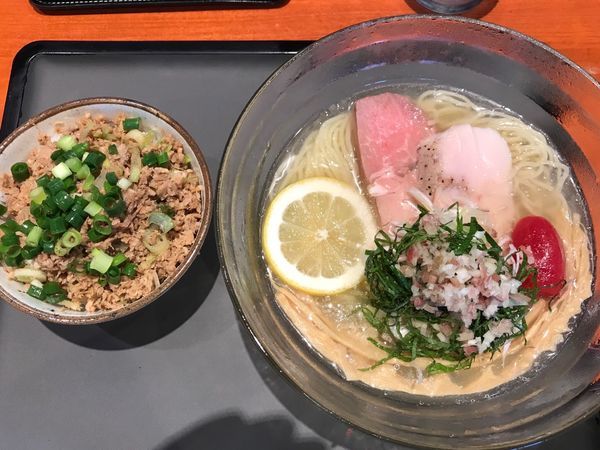 「限定 冷やし塩そば850円+チャーシュー丼250円」@中華そば 輝羅の写真
