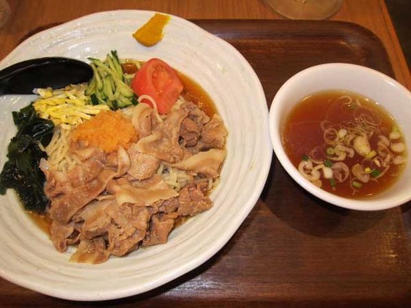 「肉冷し　880円」@麺処直久 新橋店の写真