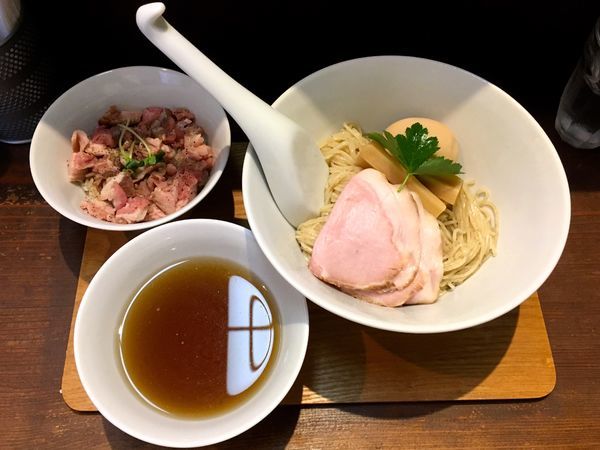 「［限定］冷やしざる煮干 ＋ 肉飯」@神保町黒須の写真