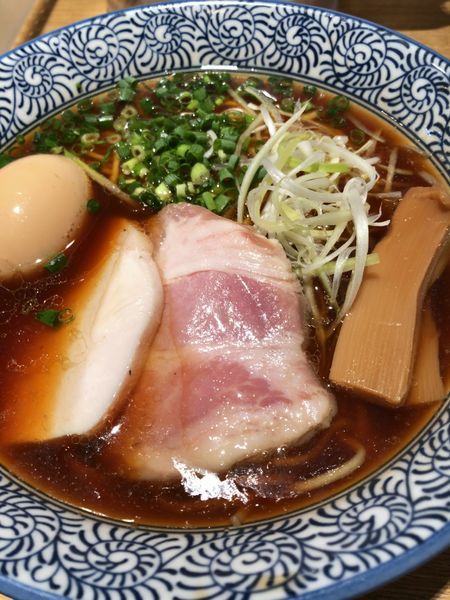 「半熟味玉（醤油）芳醇香味そば ¥880」@麺屋 一燈の写真