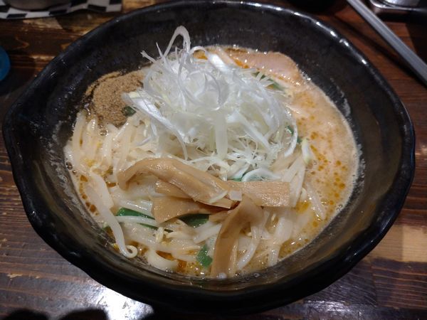 「濃厚豚骨魚介白味噌（太麺）ラーメン大盛」@麺や 蒼 AOIの写真