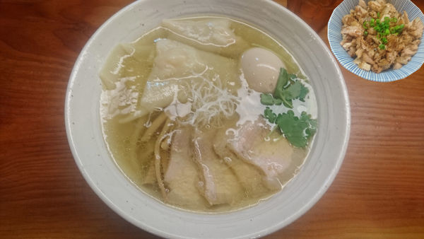 「特製塩らーめん+炙り肉飯」@純手打ち 麺と未来の写真