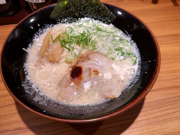 「7/19とんこつラーメン730円」@横浜家系ラーメン 壱角家 戸塚西口店の写真
