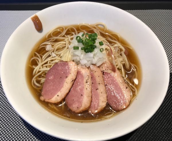 「《限定》冷やし煮干そば ＋会員サービスチャー」@煮干乱舞の写真