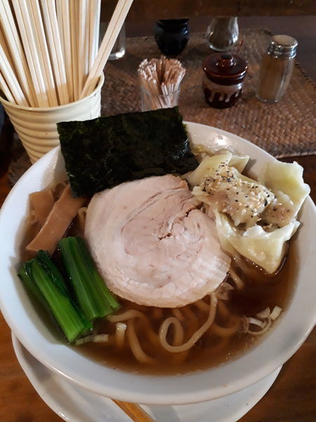 「ワンタン麺870円大盛り平打ち麺」@らーめん ひよりの写真