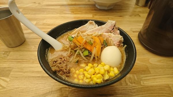 「赤味噌豚骨チャーシュー3枚」@らーめん 月の兎影の写真