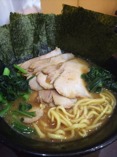 「ﾁｬｰｼｭｰ麺+海苔+青菜増し+ﾗｲｽ」@杉田家 千葉祐光店の写真