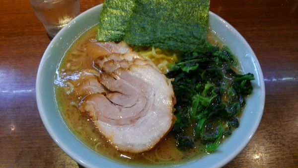 「チャーシュー麺大盛りほうれん草増し」@金八家の写真