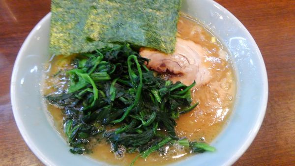 「大盛りラーメンほうれん草増し」@金八家の写真