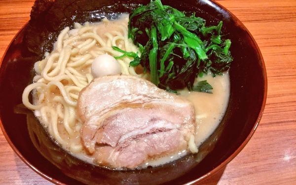 「ラーメン・醤油・並＋ほうれん草」@横浜家系ラーメン 壱角家 品川港南口店の写真