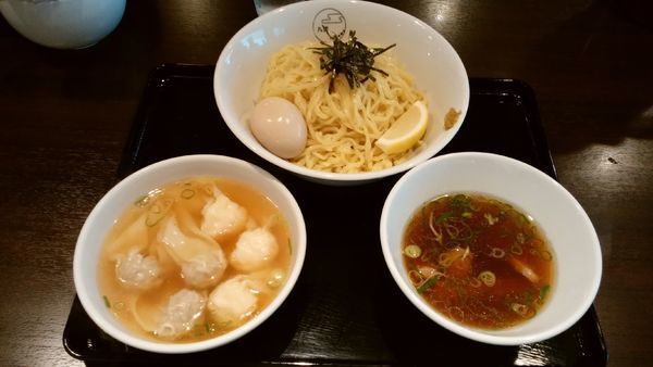 「つけそば(特製ワンタン付き)ミックス＋味玉」@八雲の写真