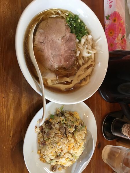 「名古屋コーチン醤油ラーメンとミニチャーハン」@麺屋 菜々兵衛の写真