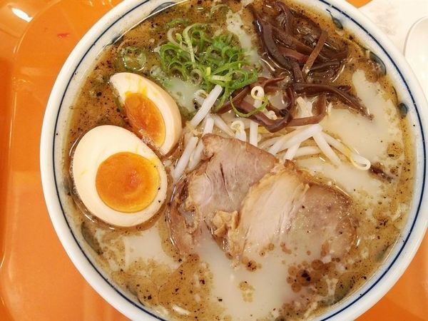 「煮タマゴラーメン」@ニューあかり 目黒権之助坂の写真