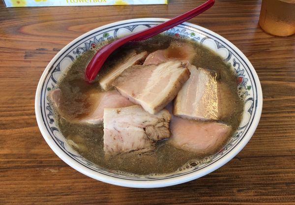 「煮干チャーシュー・硬め・無料大盛(1,030円)」@くじら食堂の写真